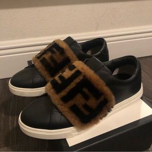Fendi sneaker slip on with fur
